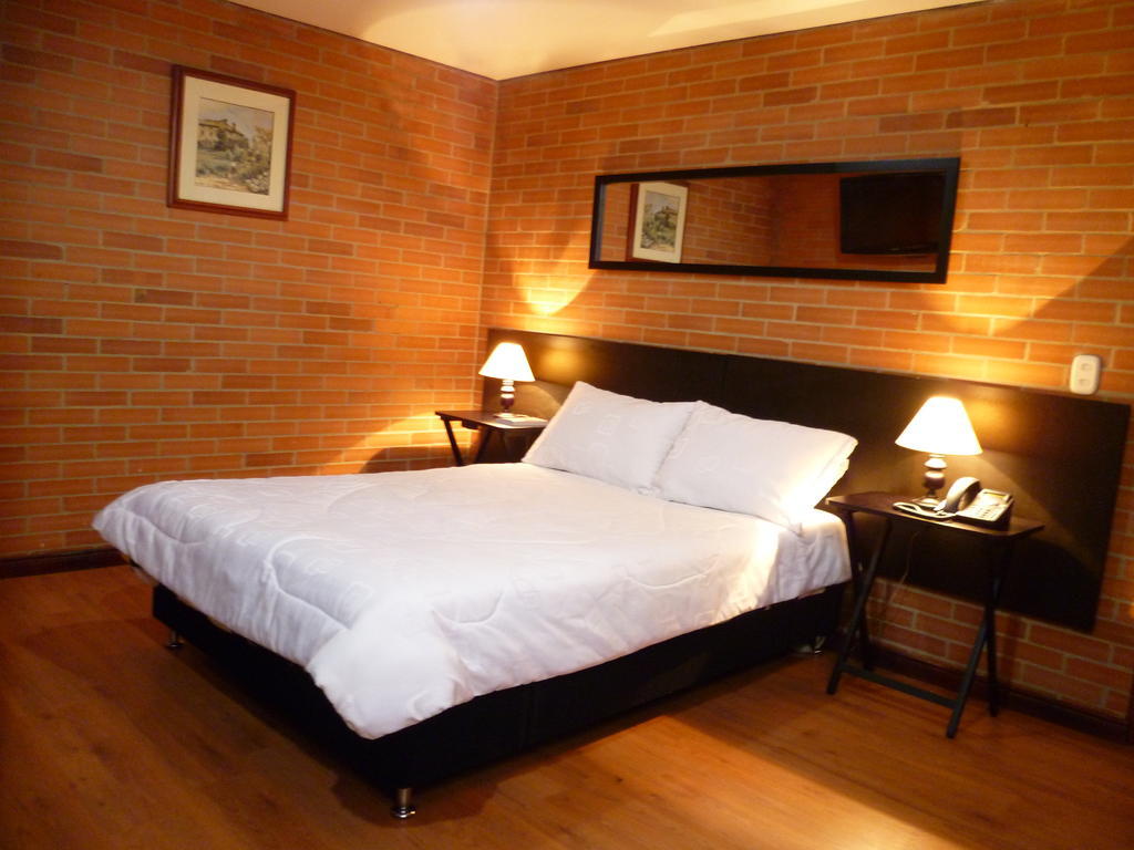 Hotel Bogota Astral Bagian luar foto